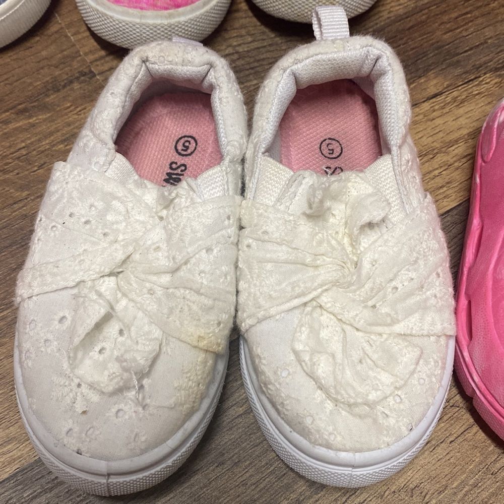 8 Pairs of Shoes - Picture 8 of 14